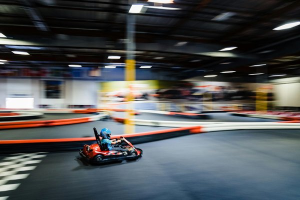 Venez vivre l'adrénaline du karting indoor à bercy 2